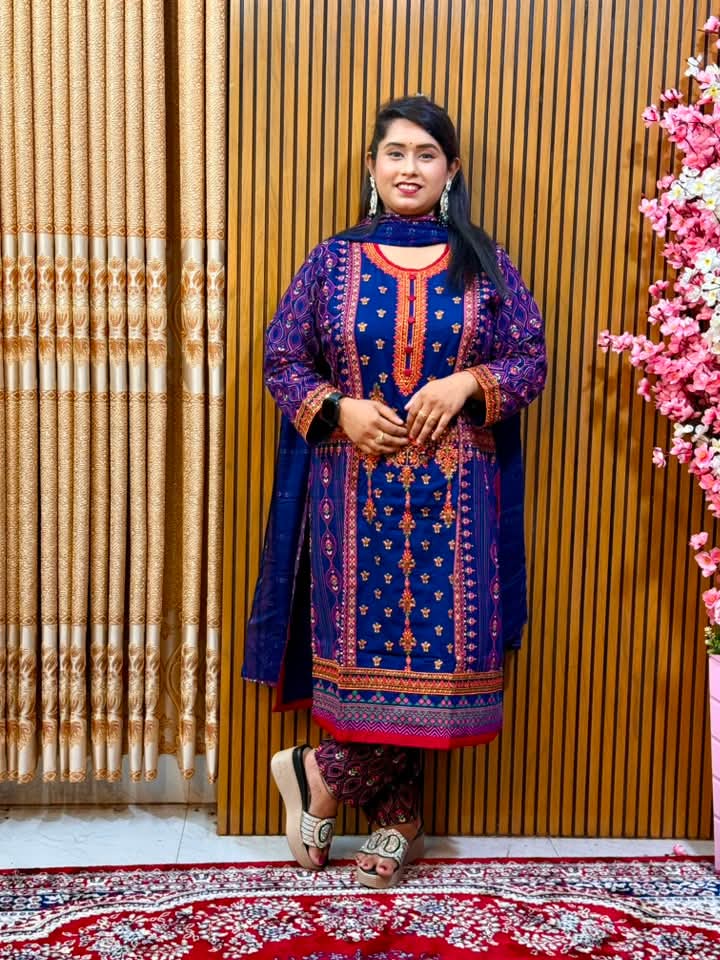 💙 ব্লু কালারের গর্জিয়াস অল-ওভার ওয়ার্কে নিজেকে সাজান একদম অনন্য ও রাজকীয় লুকে!