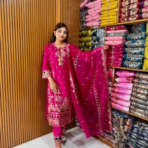 💖 “যেকোনো পার্টি বা অনুষ্ঠানে নজরকাড়া বোল্ড ও গ্ল্যামারাস লুক পেতে চান? এই ব্রাইট পিঙ্ক ড্রেসটি হতে পারে আপনার প্রথম পছন্দ! ✨”